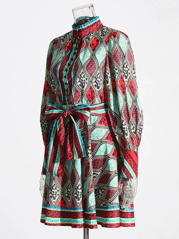 Vestido Casual com Estampa Colorida - Gola Alta e Manga Comprida