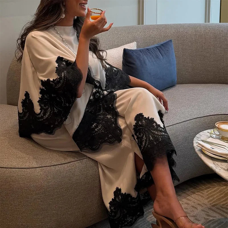 Conjunto Cetim com Aplicação de Renda, Blusa Capa e Calça Wide Leg