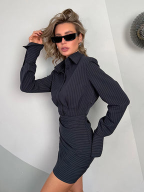 Vestido Listrado com Pregas – Elegância Casual
