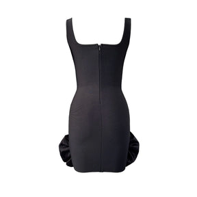 Vestido Mini Estruturado com Babados Esculpidos e Cristais Bordados à Mão