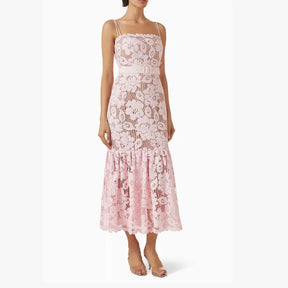 Vestido Longo Sereia em Renda com Recortes Vazados e Alças Delicadas