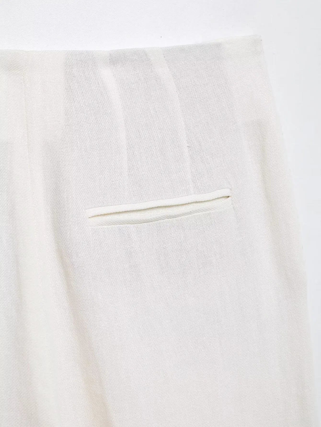 Conjunto de Blazer com Laço e Calça Cintura Alta – Elegância Sofisticada para a Meia-Estação