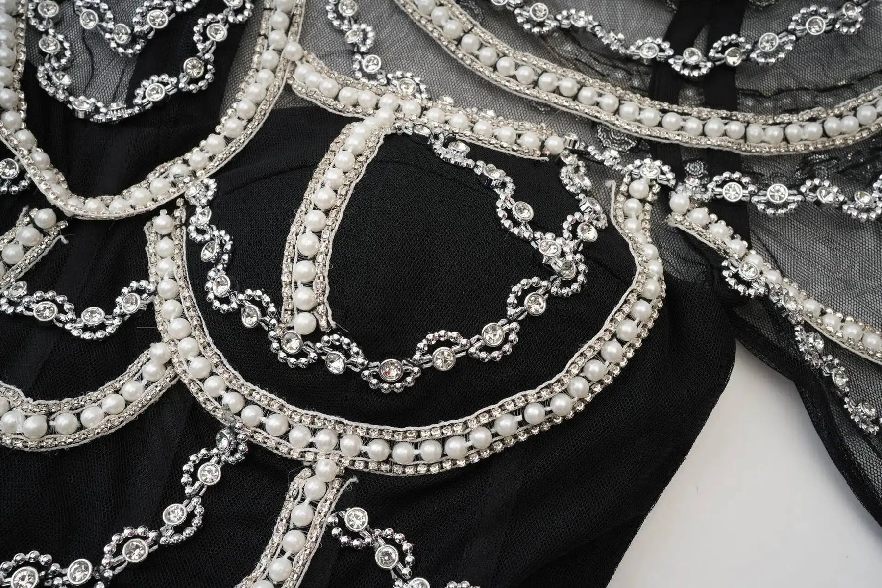 Vestido Longo - Luxo, com Bordado Feito à Mão e Saia em Camadas de Tule