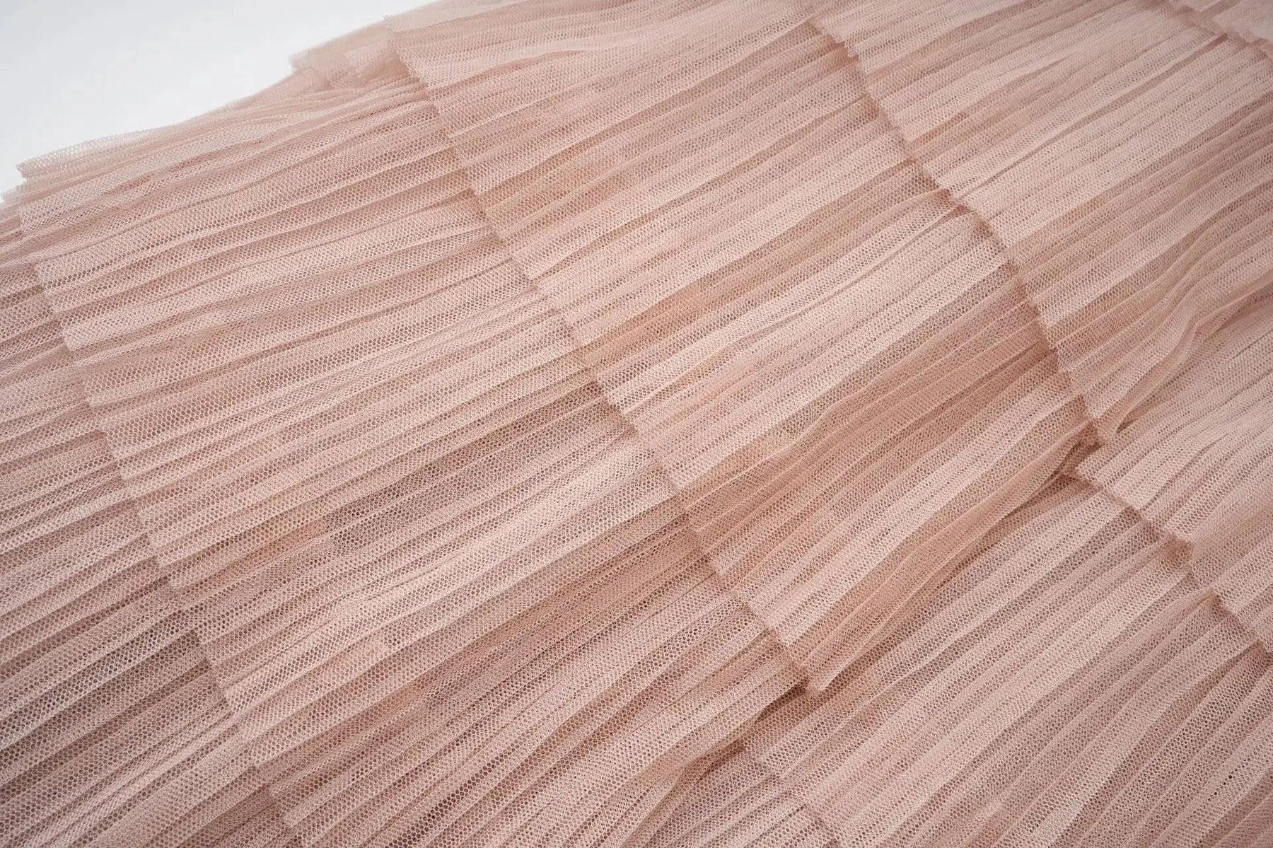 Vestido Longo - Luxo, com Bordado Feito à Mão e Saia em Camadas de Tule