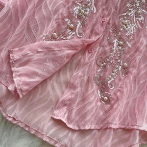 Camisa com Gola Alta, Bordados e Paetês – Elegância com Toque Brilhante