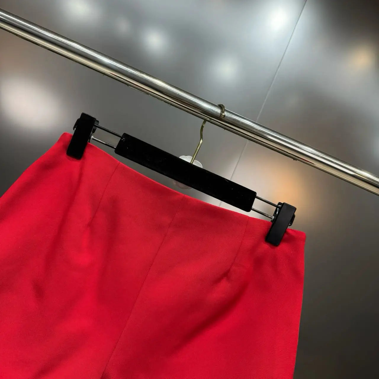 Saia Com Aplicação em rosas bordadas - Alfaiataria