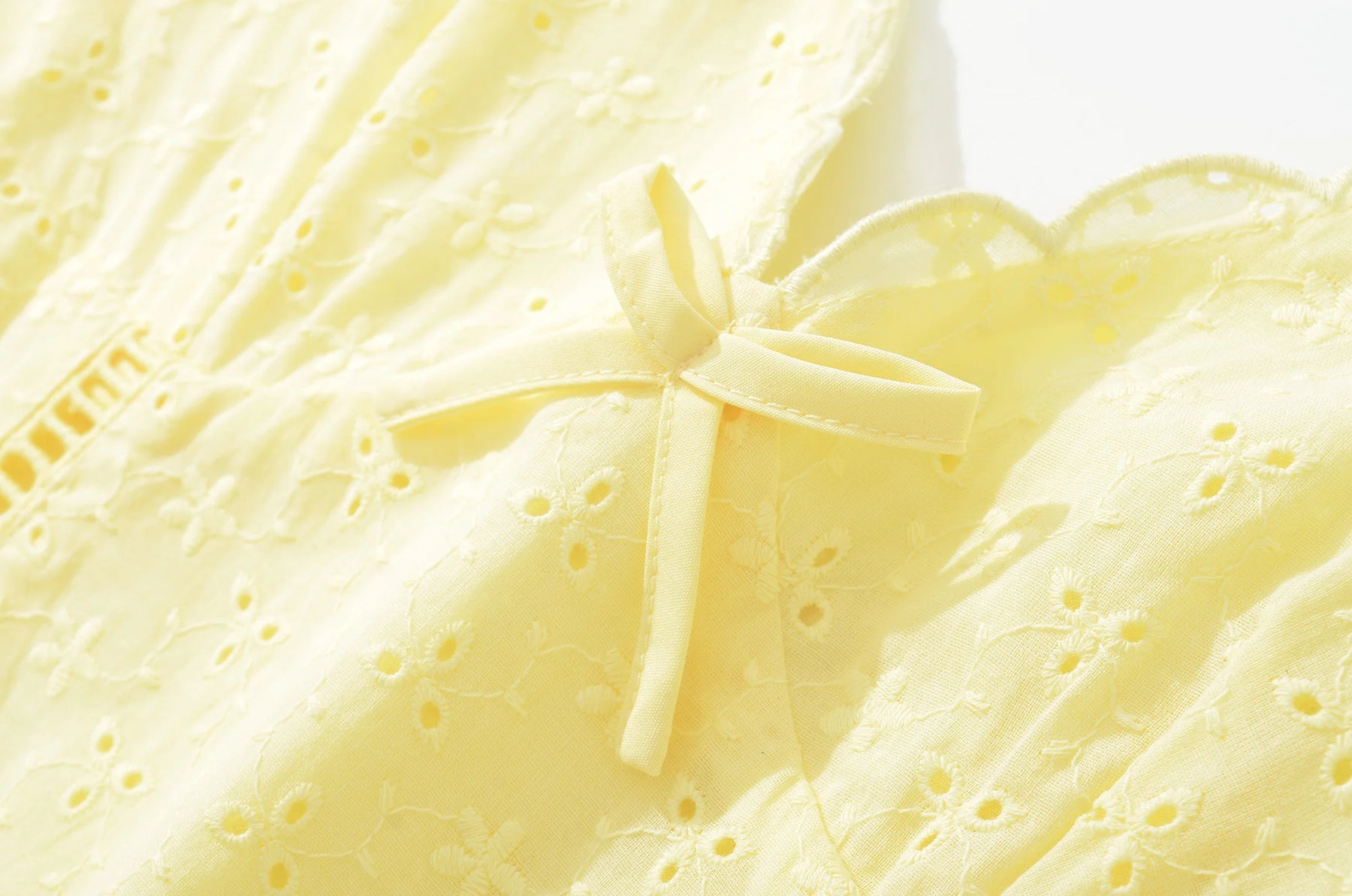 Vestido Prairie Chic – Floral Bordado, Mini, Verão