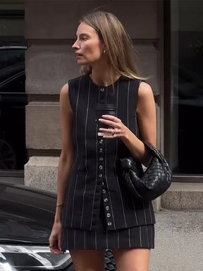 Conjunto Listrado - Colete e Mini Saia, Sem Mangas, Casual Elegante