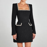 Vestido Tweed com Decote Quadrado e Detalhes Bordados