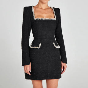 Vestido Tweed com Decote Quadrado e Detalhes Bordados