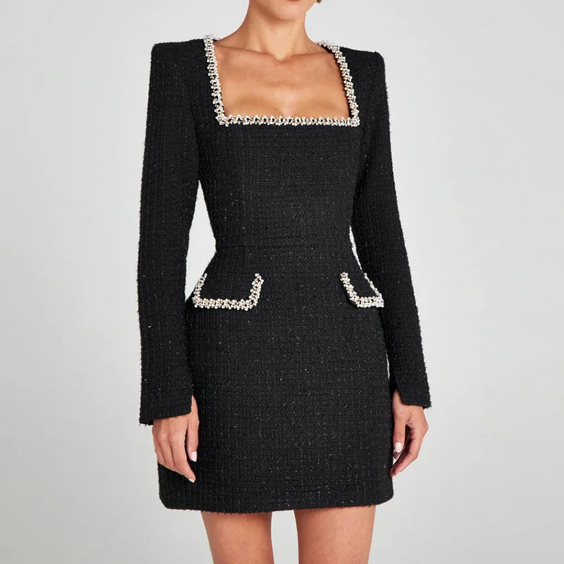 Vestido Tweed com Decote Quadrado e Detalhes Bordados