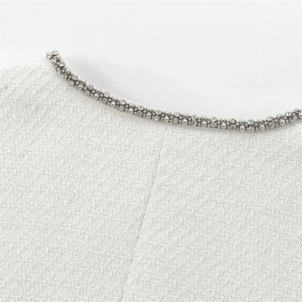 Conjunto Elegante Tweed com Cardigan Bordado em Strass e Saia de Cintura Alta