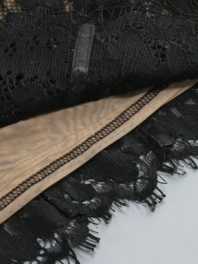 Vestido Longo Escultural com Decote Quadrado e Renda Nobre