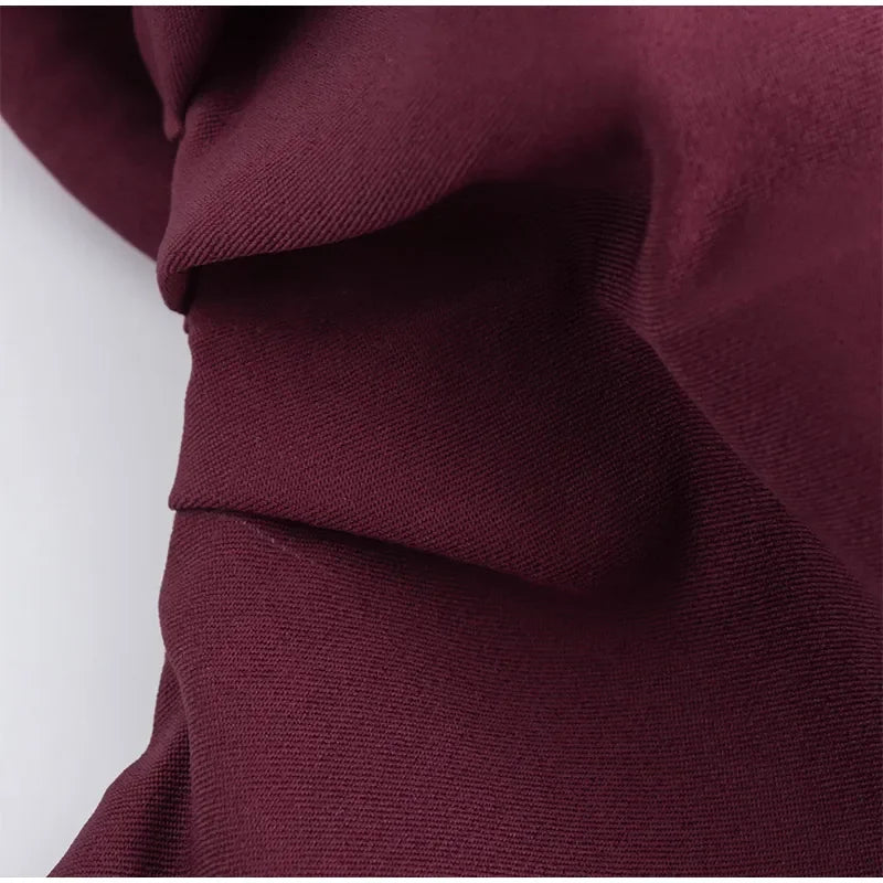 Regata Elegante com Ombreiras e Gola Redonda – Look Sofisticado