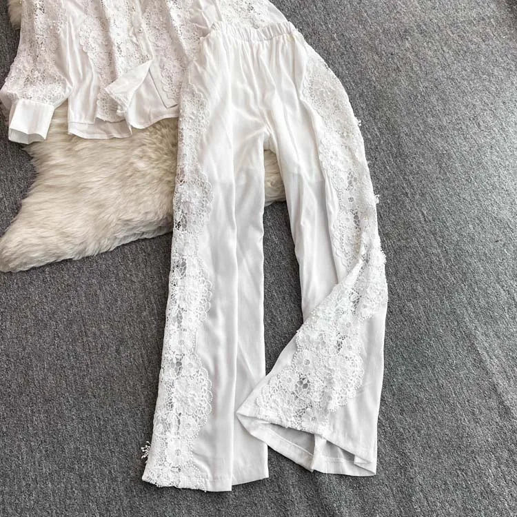 Conjunto bordado delicado - Calça e camisa