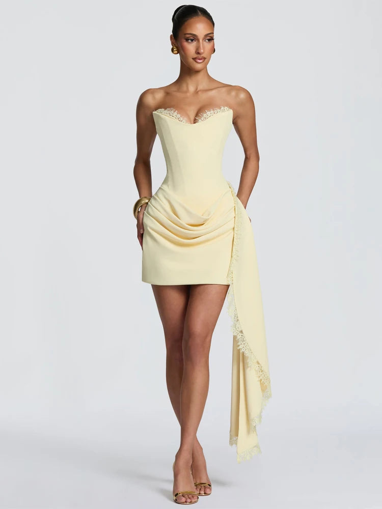 Vestido Curto Tomara que Caia em Renda com Amarração, Fitas e Efeito Drapeado