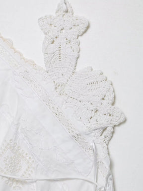 Top Elegante de Amarração com Bordado e Recorte Halter