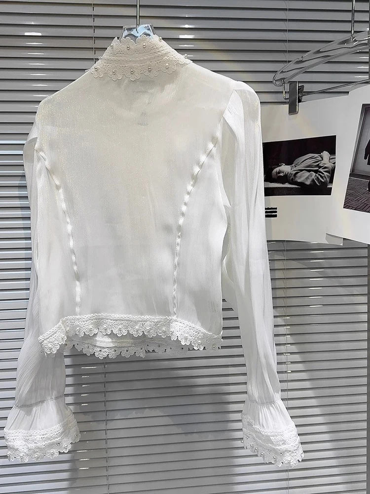 Camisa em Seda Bordada com renda e botões em cristais