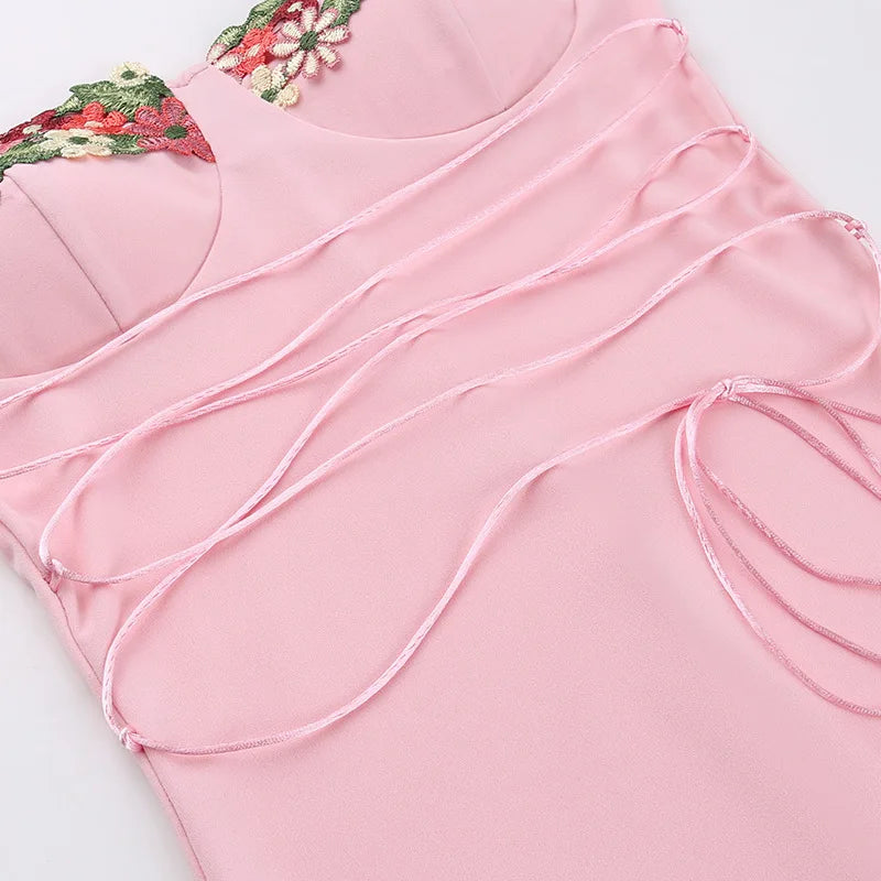 Vestido Longo Floral com Amarração e Modelagem Ajustada