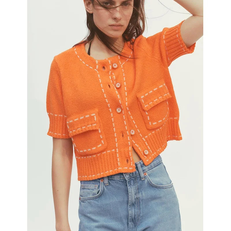 Camisa Feminina Tricotada com Recortes em Cores – Modelo Criativo de Verão