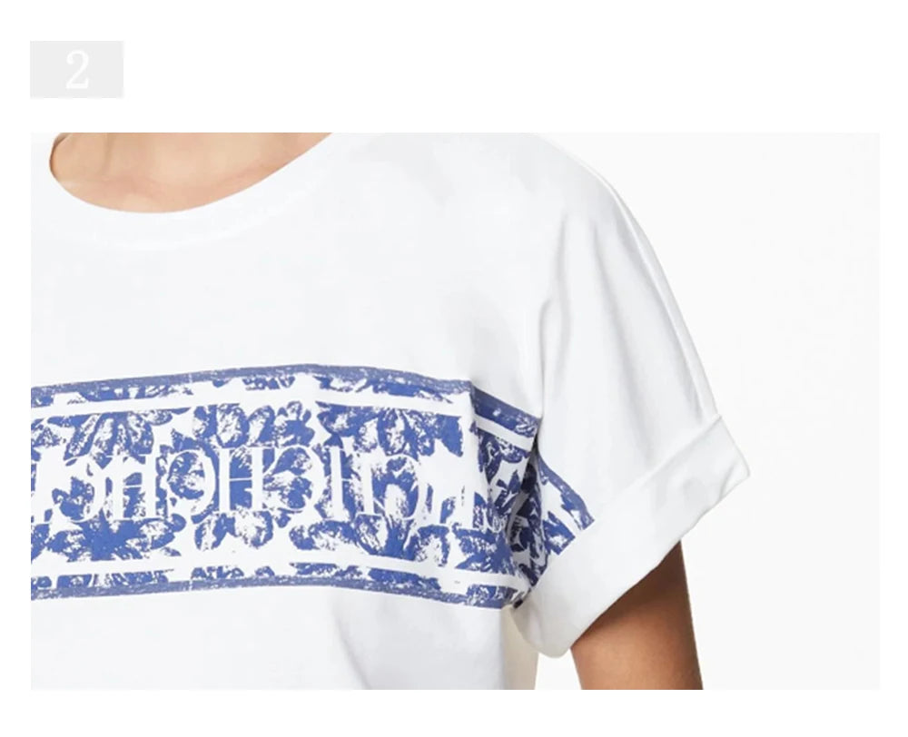 Camiseta CHCH Feminina Clássica em Algodão com Estampa Tipográfica