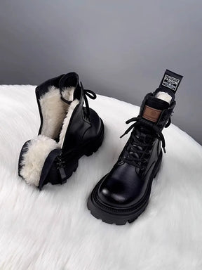 Bota de Neve em Couro com Sola Grossa e Forro de Veludo