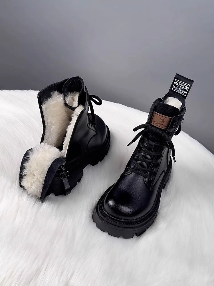 Bota de Neve em Couro com Sola Grossa e Forro de Veludo