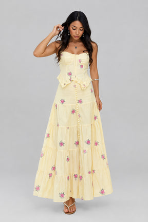 Conjunto de Corset Floral e Saia Longa em Camadas de Caimento Fluido