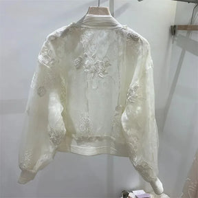 Jaqueta com Bordado e Pérolas – Elegância em um Só Look