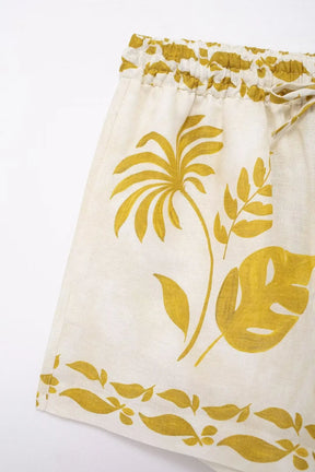 Conjunto Casual 2 Peças: Blusa Bege de Manga Longa com Gola Lapela + Shorts com Cintura Elástica e Faixa