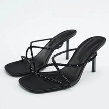 Sandália Feminina de Salto Fino com Cristais Bordados à Mão – Elegância Atemporal para Ocasiões Especiais