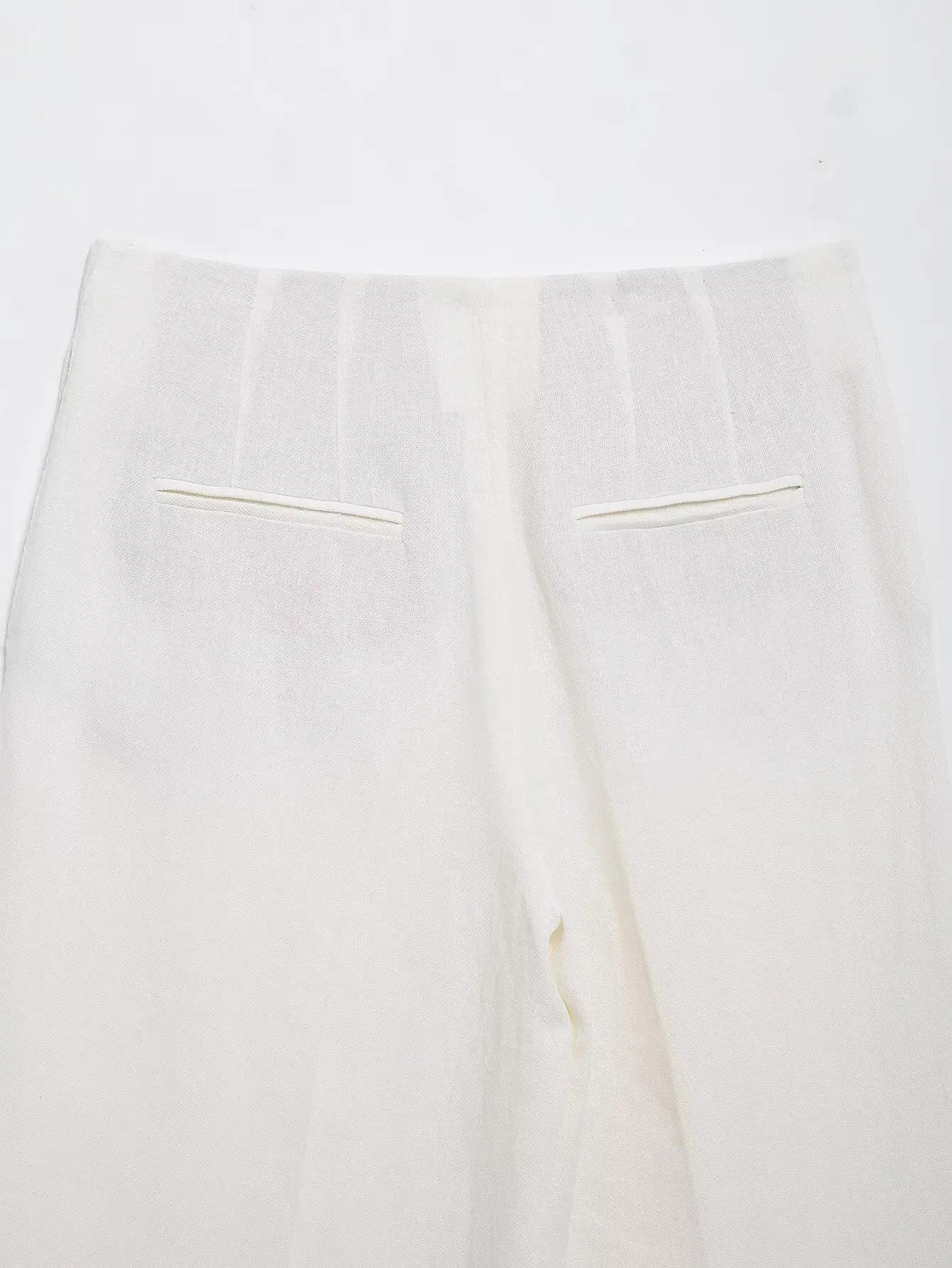 Conjunto de Blazer com Laço e Calça Cintura Alta – Elegância Sofisticada para a Meia-Estação