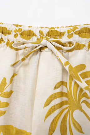 Conjunto Casual 2 Peças: Blusa Bege de Manga Longa com Gola Lapela + Shorts com Cintura Elástica e Faixa