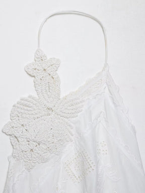 Top Elegante de Amarração com Bordado e Recorte Halter