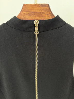 Vestido Míni Plissado com Gola Alta Estruturada e Ombros Descobertos