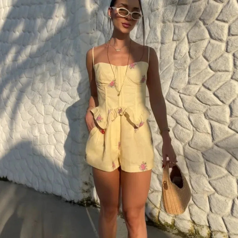 Conjunto Amarelo Floral com Regata de Babados e Short Fluído