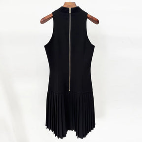 Vestido Míni Plissado com Gola Alta Estruturada e Ombros Descobertos