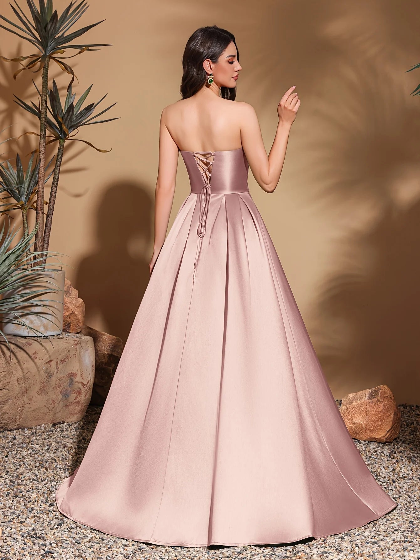 Vestido Elegante com Decote Assimétrico - Elegância e Sofisticação