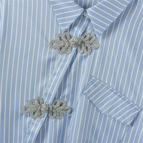 Camisa Listrada  Detalhe Bordado – Design Retrô e Elegância Atemporal