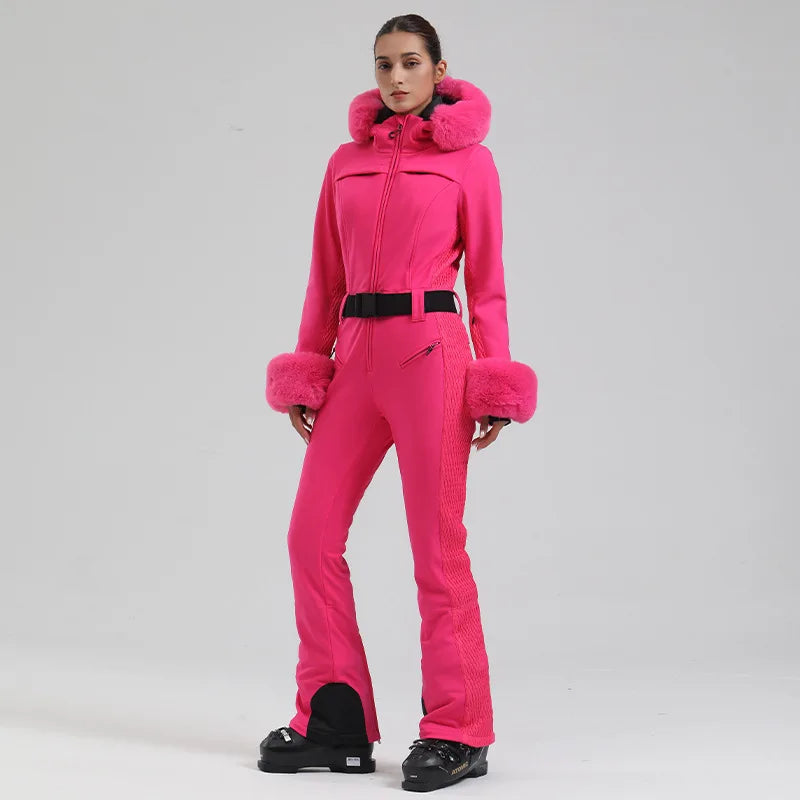 Macacão de Esqui Feminino GSOU SNOW – One Piece Slim, Impermeável, À Prova de Vento, Forrado e com Capuz de Pele