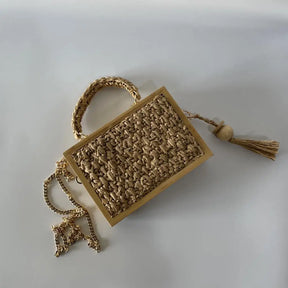 Bolsa Baú de Palha Estruturada com Alça de Corrente