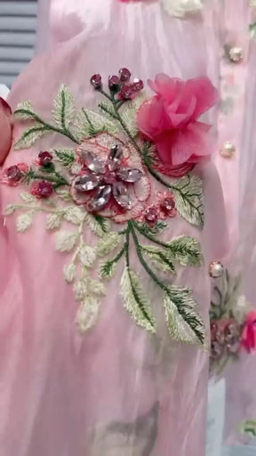 Camisa com Bordado de Flores e Brilhos – Leveza e Charme