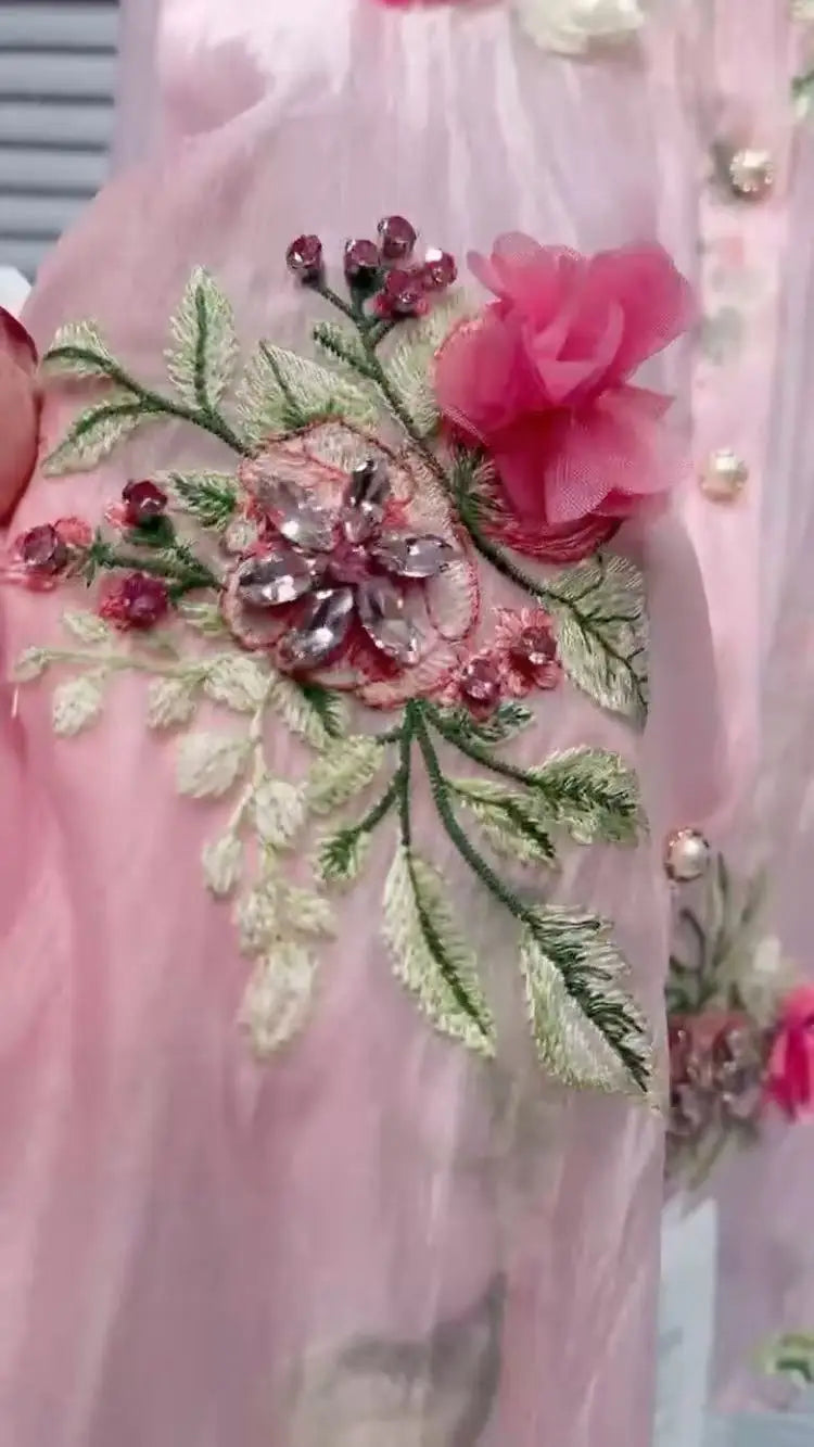 Camisa com Bordado de Flores e Brilhos – Leveza e Charme