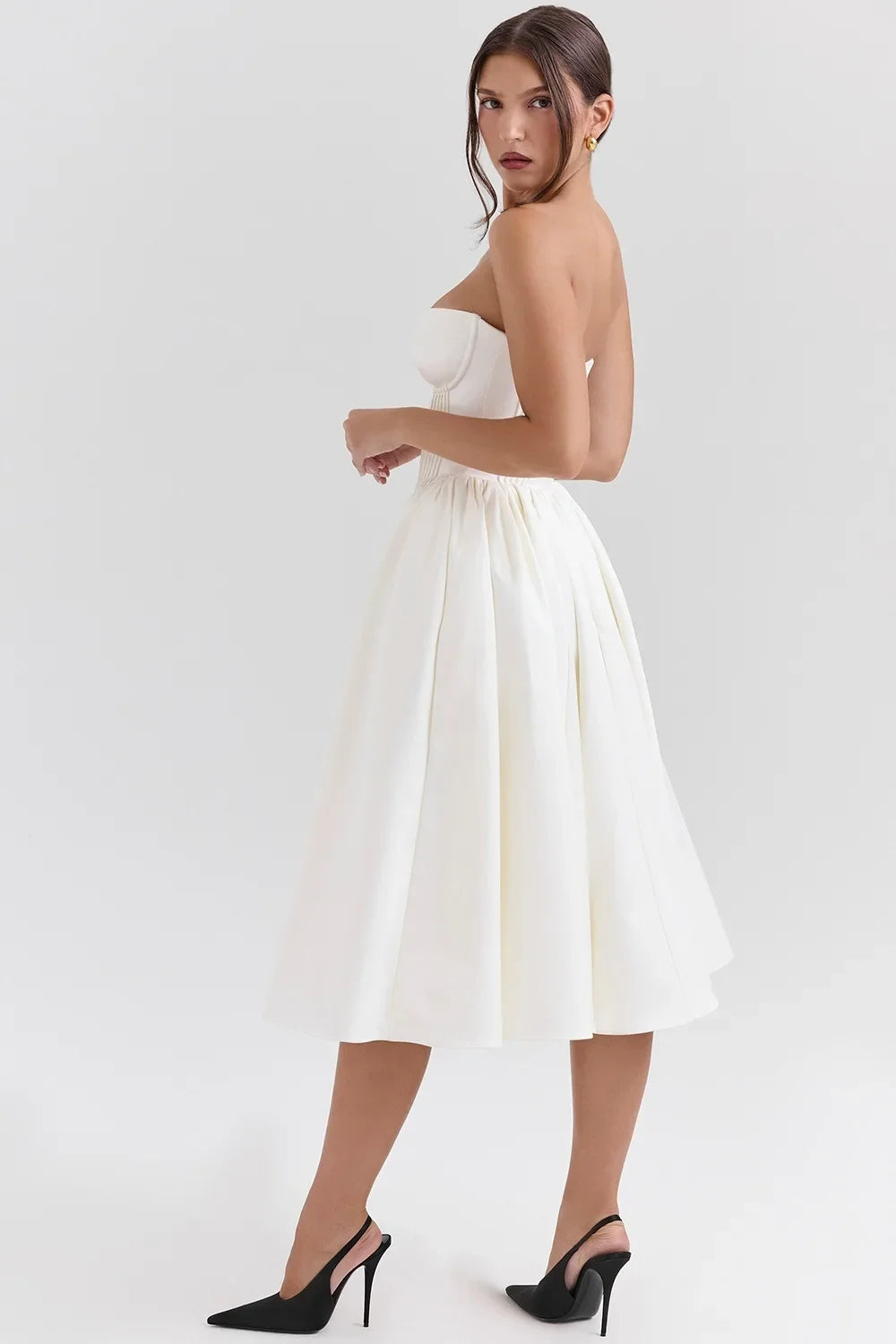 Vestido Tomara que Caia de Comprimento Médio com Silhueta Elegante e Toque Sofisticado