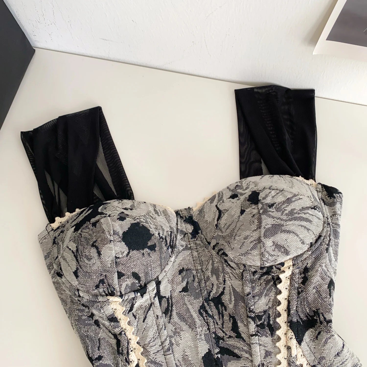 Top de Alças Estampado com Detalhes em Renda