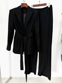 Conjunto de Alfaiataria: Blazer Acinturado com Cinto e Calça Reta