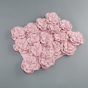 Conjunto Curto Rosa com Gola Halter, Costas Abertas e Aplicações Florais Bordadas à Mão