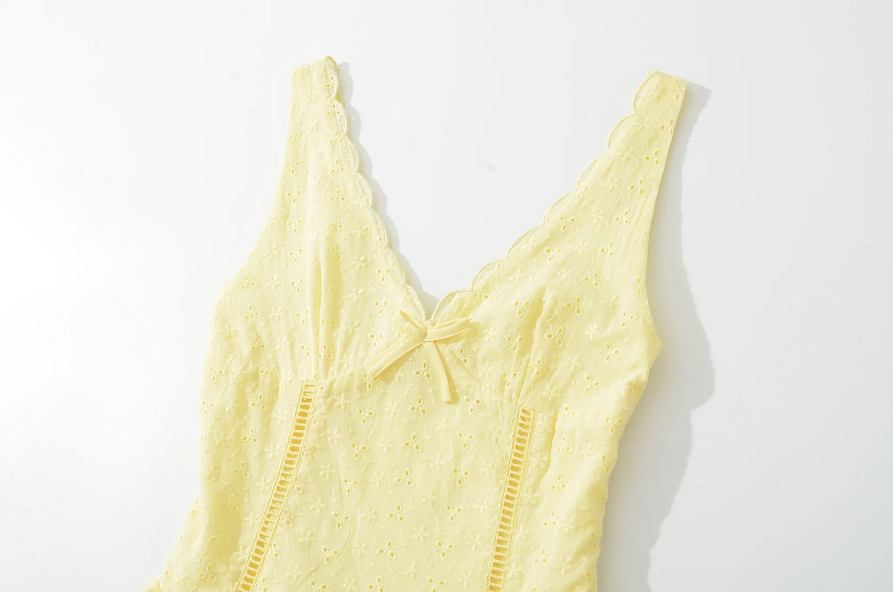 Vestido Prairie Chic – Floral Bordado, Mini, Verão