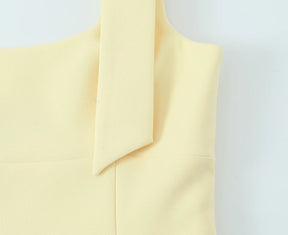 Colete Decote Quadrado com Laço, Modelagem Ajustada e Top Interno