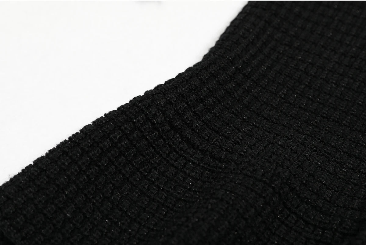 Vestido Bicolor – Decote V, Manga Longa, Slim Fit com Bolsos Bordados